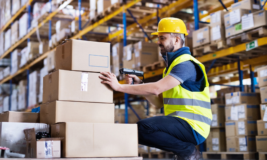 Raktáros és gépkocsivezető helyettes munkatárs